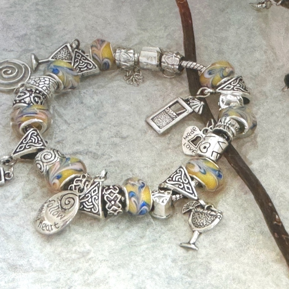 Meet your Posher, Charm Addiction